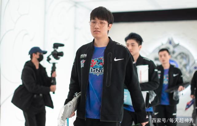 MAD血洗LGD，Tarzan极限生还后反打顶尖较量半决赛，技惊四座