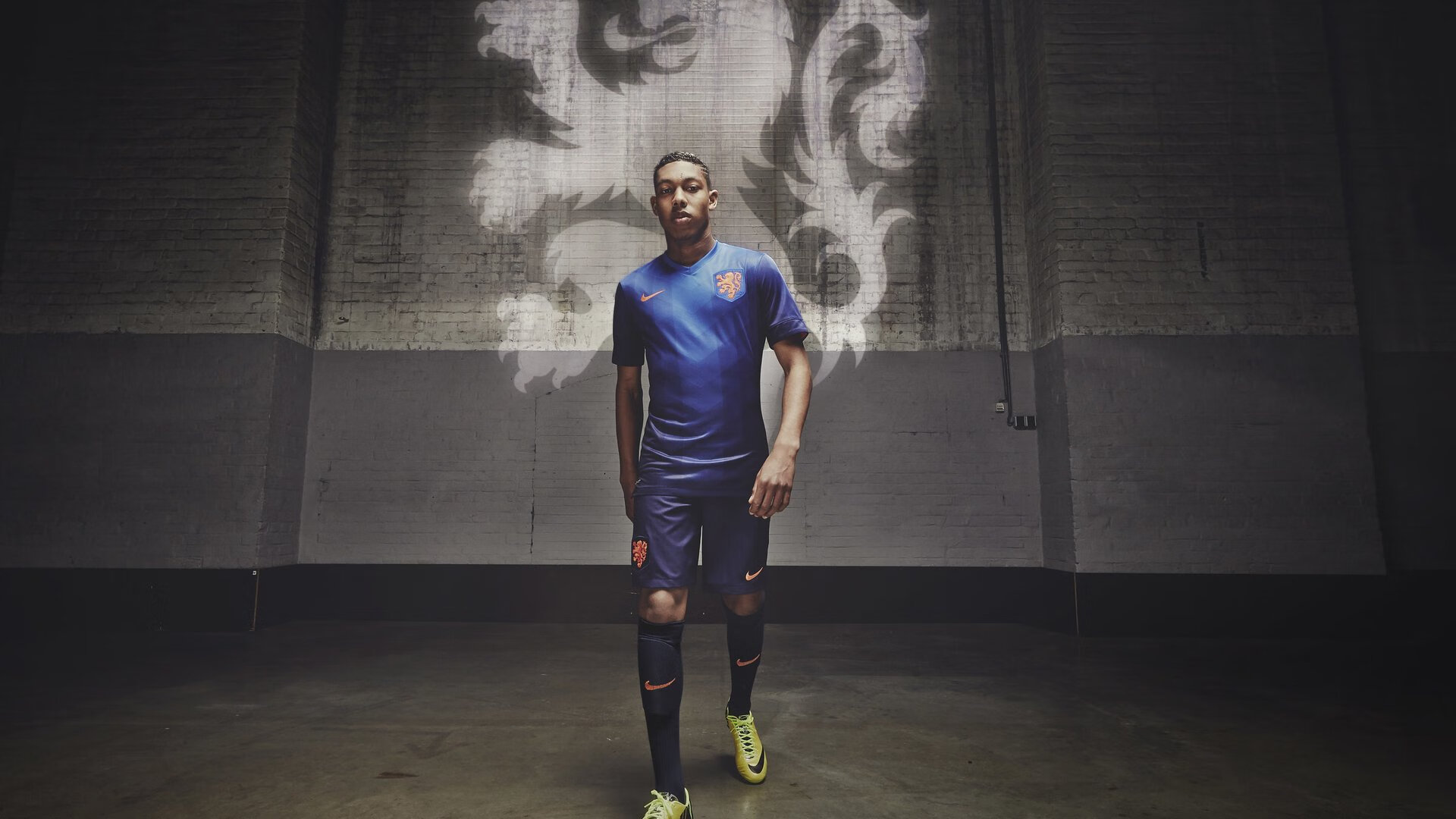 开云体育APP下载-厄德高一战封神！突尼斯防线被他撕成碎片，里昂新核闪耀法兰西之夜